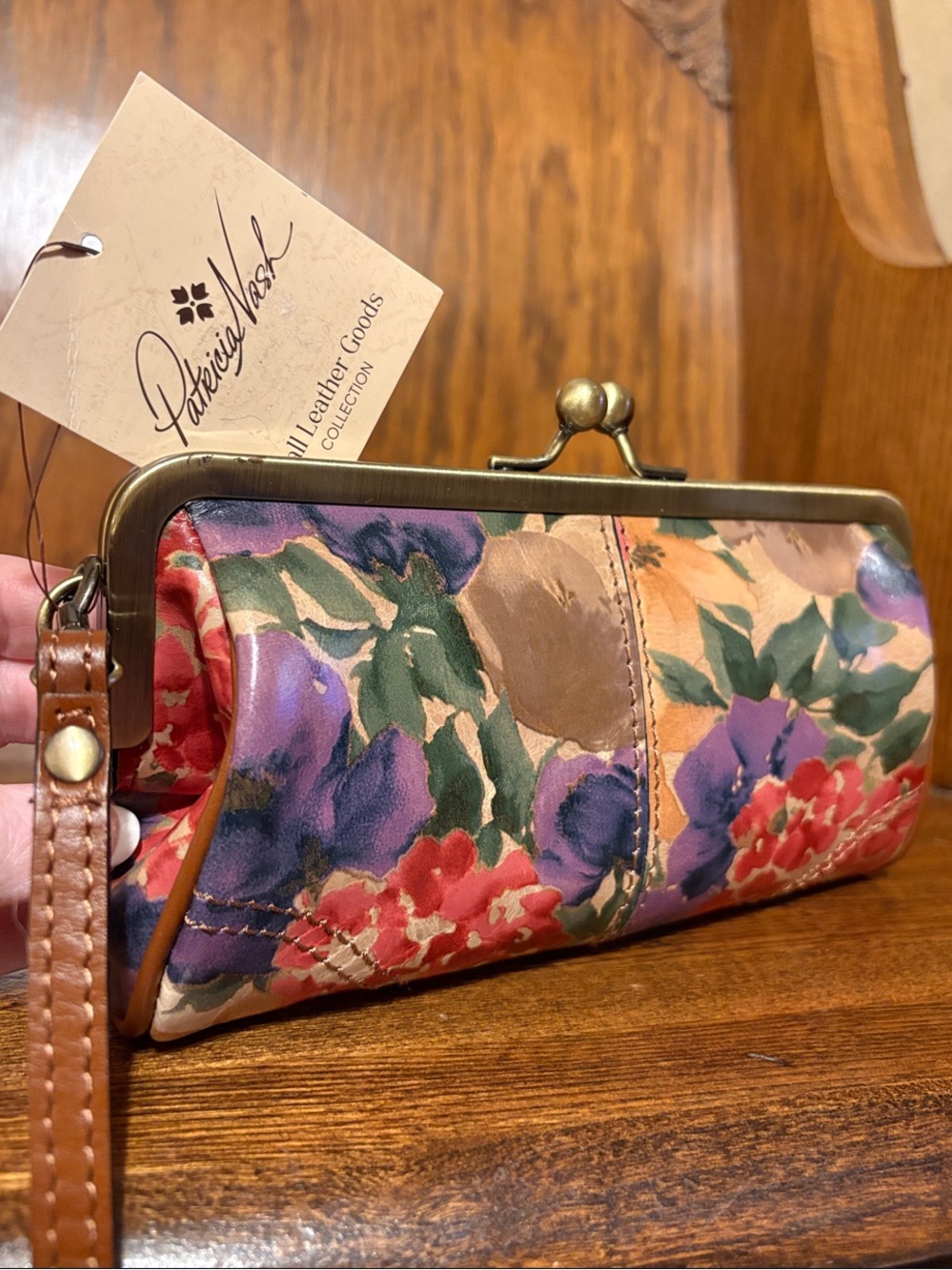 NWT-Patricia Nash-Renna Frame Kiss-Lock Wristlet Wallet-French Hydrangeas-$79 - Picture 2 of 13
